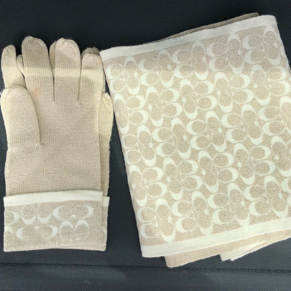 cream scarf and gloves